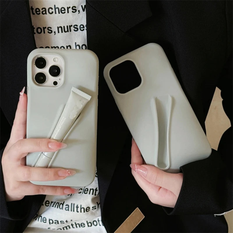 Coque iPhone en silicone avec son embranchement à gloss à lèvres