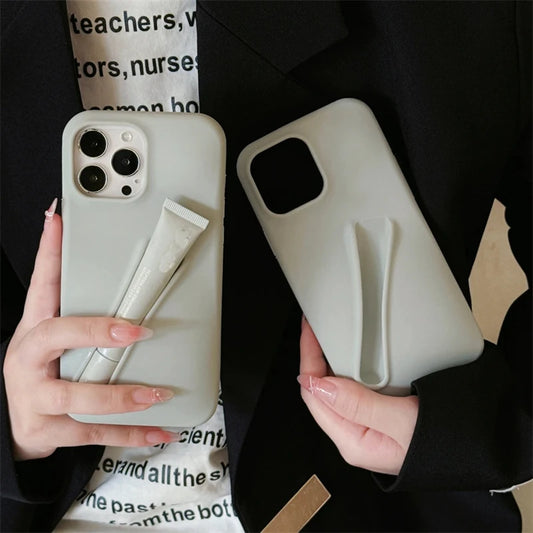 Coque iPhone en silicone avec son embranchement à gloss à lèvres